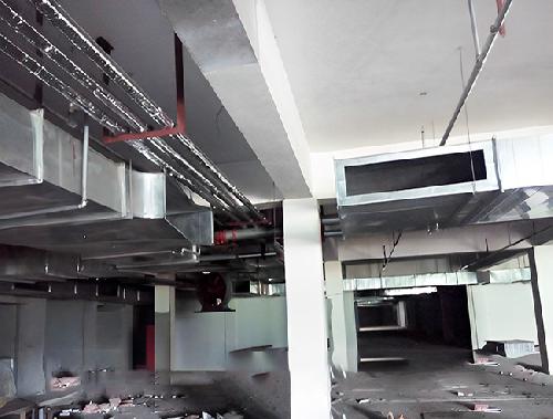 通風(fēng)管道安裝現(xiàn)場(chǎng)